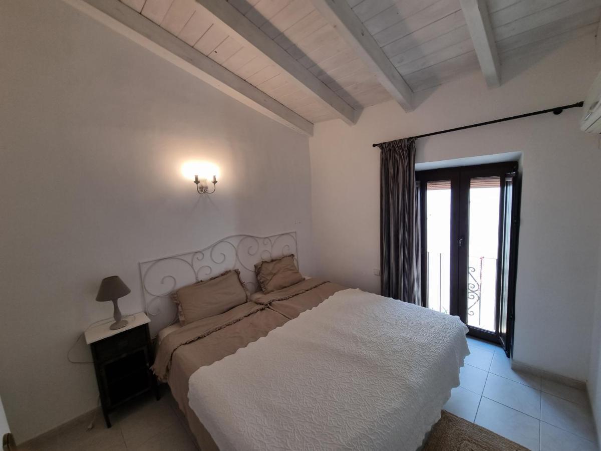Appartement Town House With Roof Terrace - Old Town à Marbellac Extérieur photo